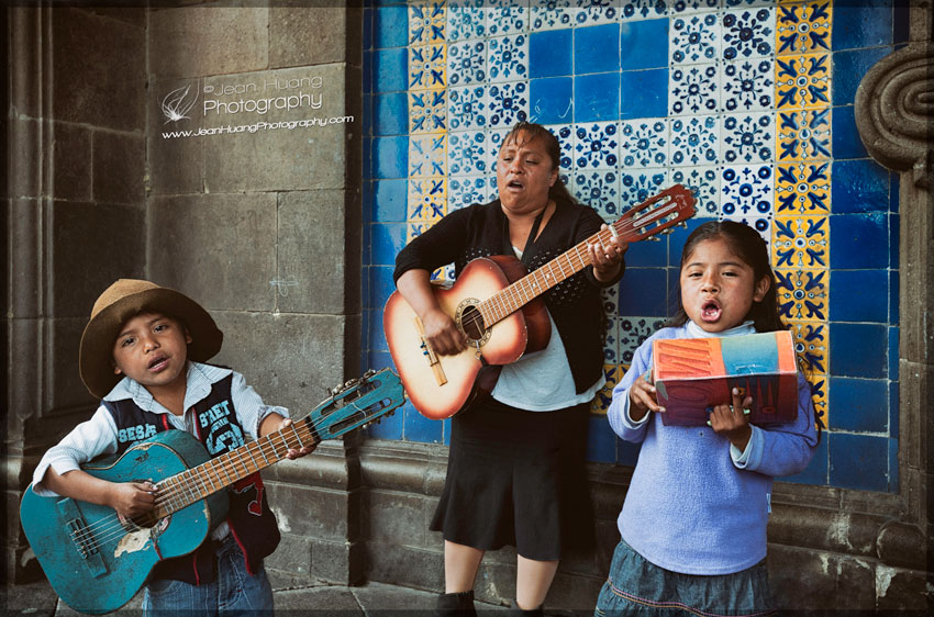 Trio-Singing-Their-Hearts-Out-in-Old-Town-Mexico-City-Near-Palacio-Nacional-Copyright-Jean-Huang-Photography